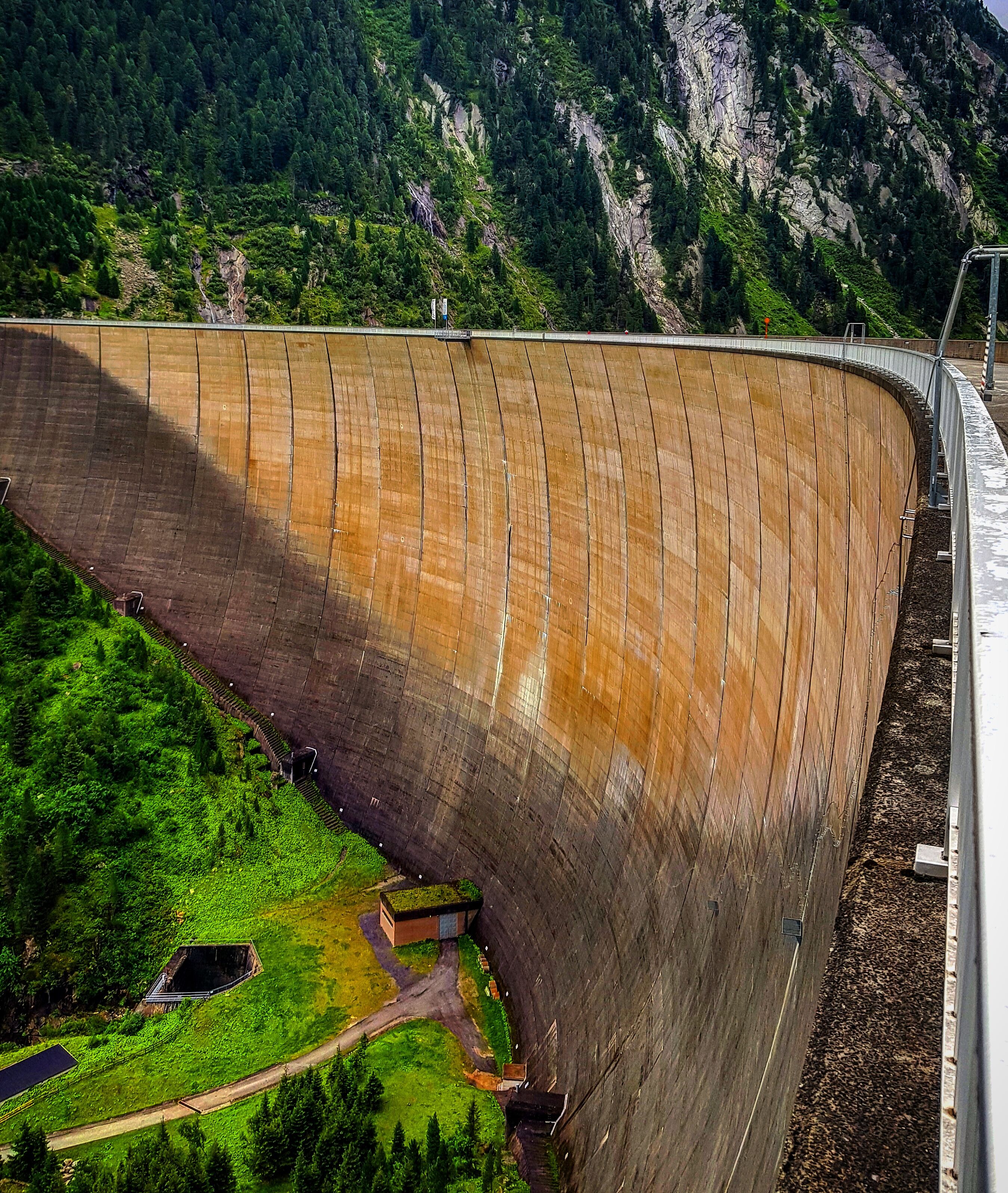 Stausee!!! 

Incredible views and an incredible route to Kebema bridge. 

I love it !!!! 

#swingpiano #nature #architecture #technology #walker