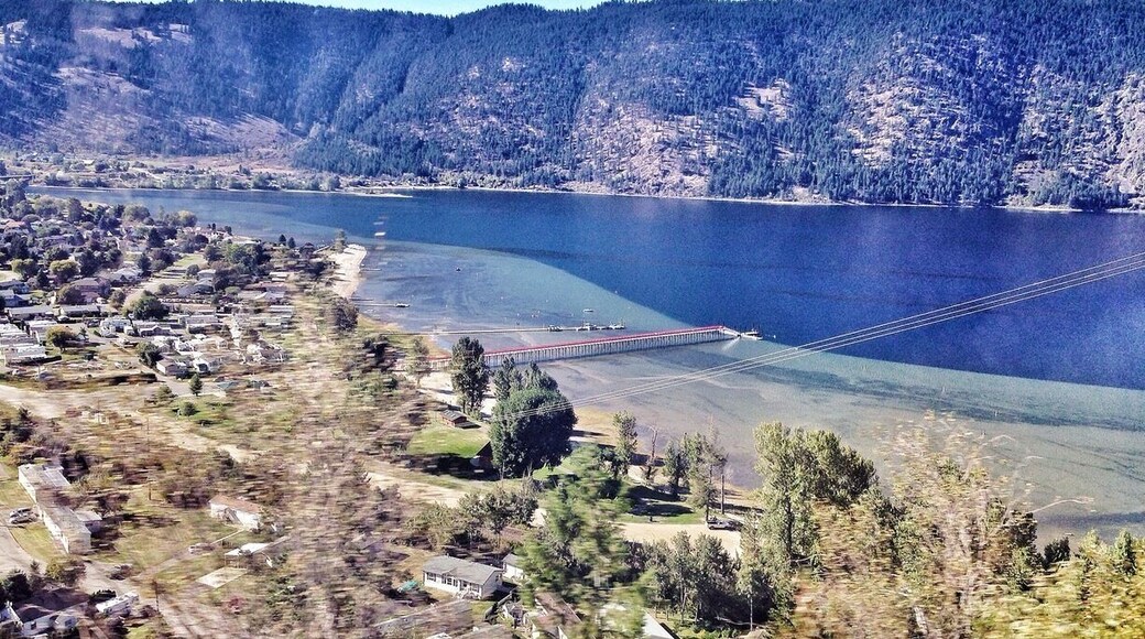Chace BC Lookout point on the cliffs.
