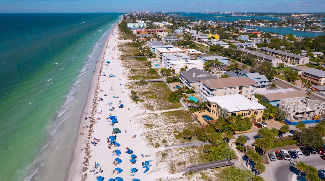 Florida. Indian Rocks Beach Florida. Ocean beach, Hotels and Resorts. Turquoise color of salt water. American shore. Gulf of Mexico. Tampa, St. Petersburg, Clearwater FL. Summer or Autumn vacation.