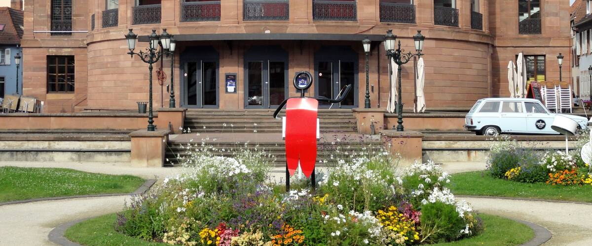 This building is inscrit au titre des Monuments Historiques. It is indexed in the Base Mérimée, a database of architectural heritage maintained by the French Ministry of Culture, under the references PA00135144 and IA00061934 .