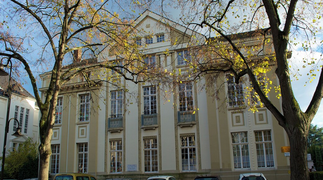 Denkmalgeschütztes Schulgebäude Rheinallee 26 in Bad Godesberg, Ortsteil Godesberg-Villenviertel