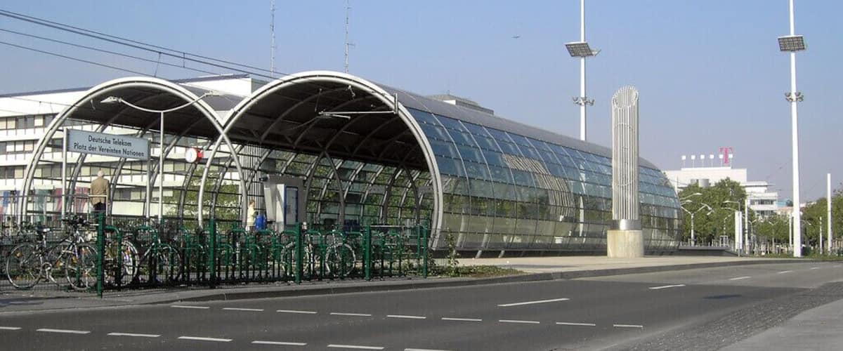 Haltestelle Deutsche Telekom/Olof-Palme-Allee (zur Zeit der Aufnahme Deutsche Telekom/Platz der Vereinten Nationen) in Bonn