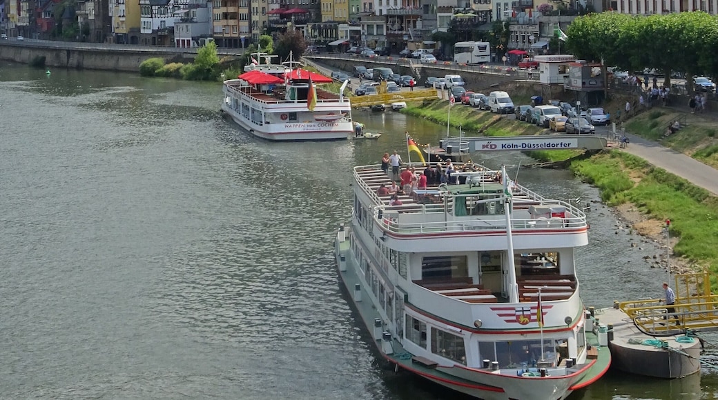 The small town of Cochem is the centre point of the holiday region by the Moselle between Bremm and Klotten. The majestic âReichsburgâ dominates the townscape from nearly all perspectives. Its typical holiday atmosphere is conjured up by the small alleyways leading to the medieval market place and the lively Moselle promenade with its cafĂ©s where you can linger at your leisure.