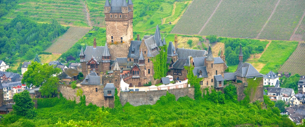 Cochem showing heritage architecture, château or palace and tranquil scenes