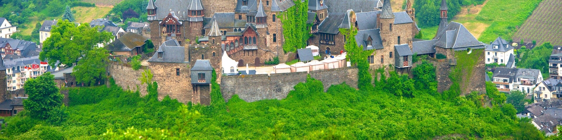 Cochem johon kuuluu vanha arkkitehtuuri, rauhalliset maisemat ja linna