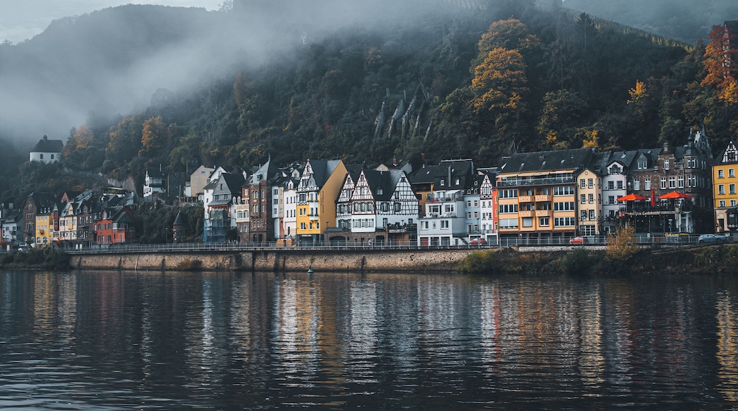 Waking up at 4:30 to enjoy sunrise, or better fogrise, at Cochem. Peaceful and a cosy morning view with smokey chimneys. It was a perfect start of a fun day full with hiking and beautiful German views.
#cochem #fog #travel #germany #mosel #castle #architecture #colors
Make sure you follow me on:
https://www.facebook.com/ShotByCanipel/
https://www.instagram.com/canipel/