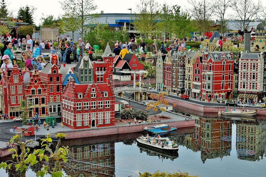Amsterdam miniature in Legoland.
#kidsfun
#Red buildings
#Red Photo Sweepstakes