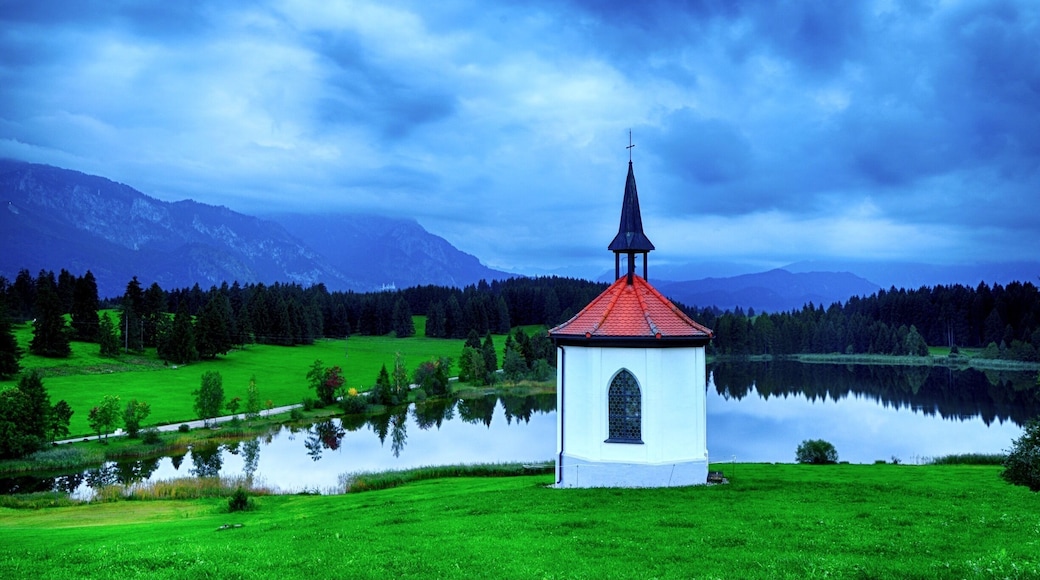 Chapel at Hergradsrieder See.
#allgäu #bayern #bavaria #lake