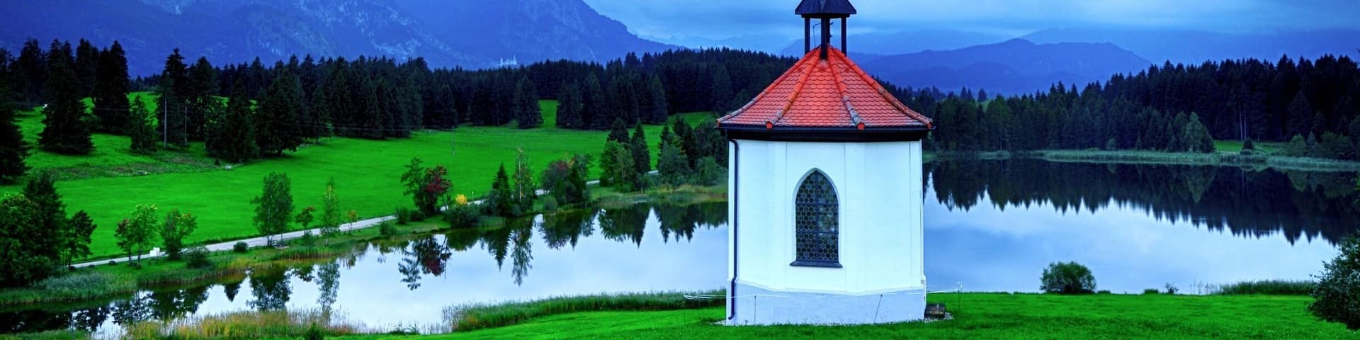 Chapel at Hergradsrieder See.
#allgäu #bayern #bavaria #lake