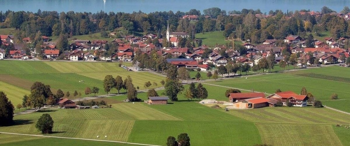 The landscape all around looks pretty #green from the top of Neuschwanstein Castle
#mountains