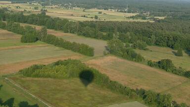 ĂŒber Wiesen und Felder