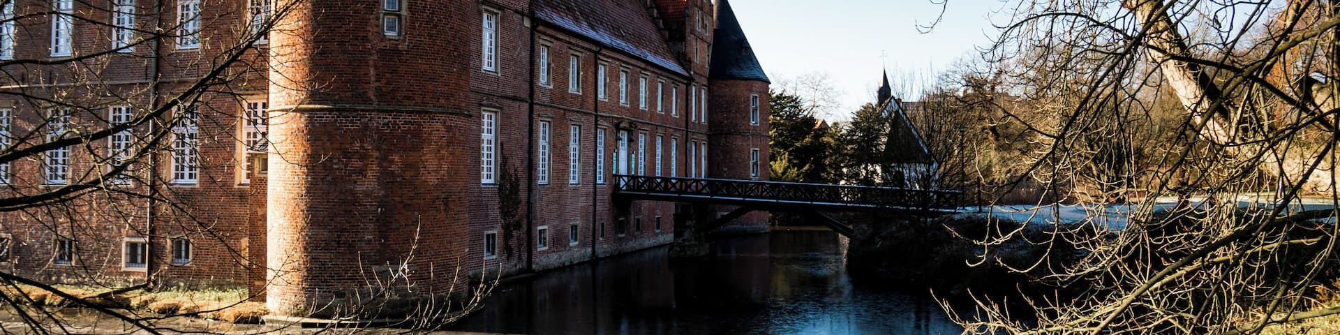 The palace gardens in Herten are a beautiful place for architecture, landscape and wildlife photography. They are hardly an insider tip though so expect a lot of people.