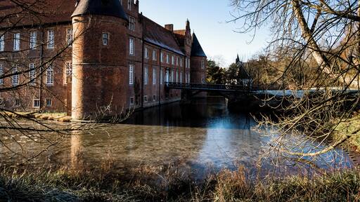 The palace gardens in Herten are a beautiful place for architecture, landscape and wildlife photography. They are hardly an insider tip though so expect a lot of people.