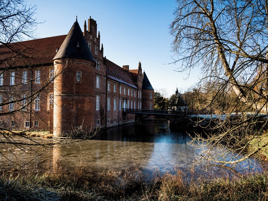 The palace gardens in Herten are a beautiful place for architecture, landscape and wildlife photography. They are hardly an insider tip though so expect a lot of people.
