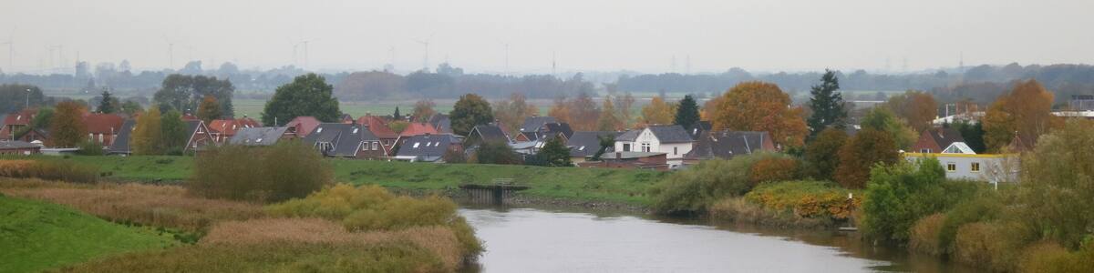 Die Stör bei Heiligenstedten; links der Bildmitte das Herrschaftliche Siel