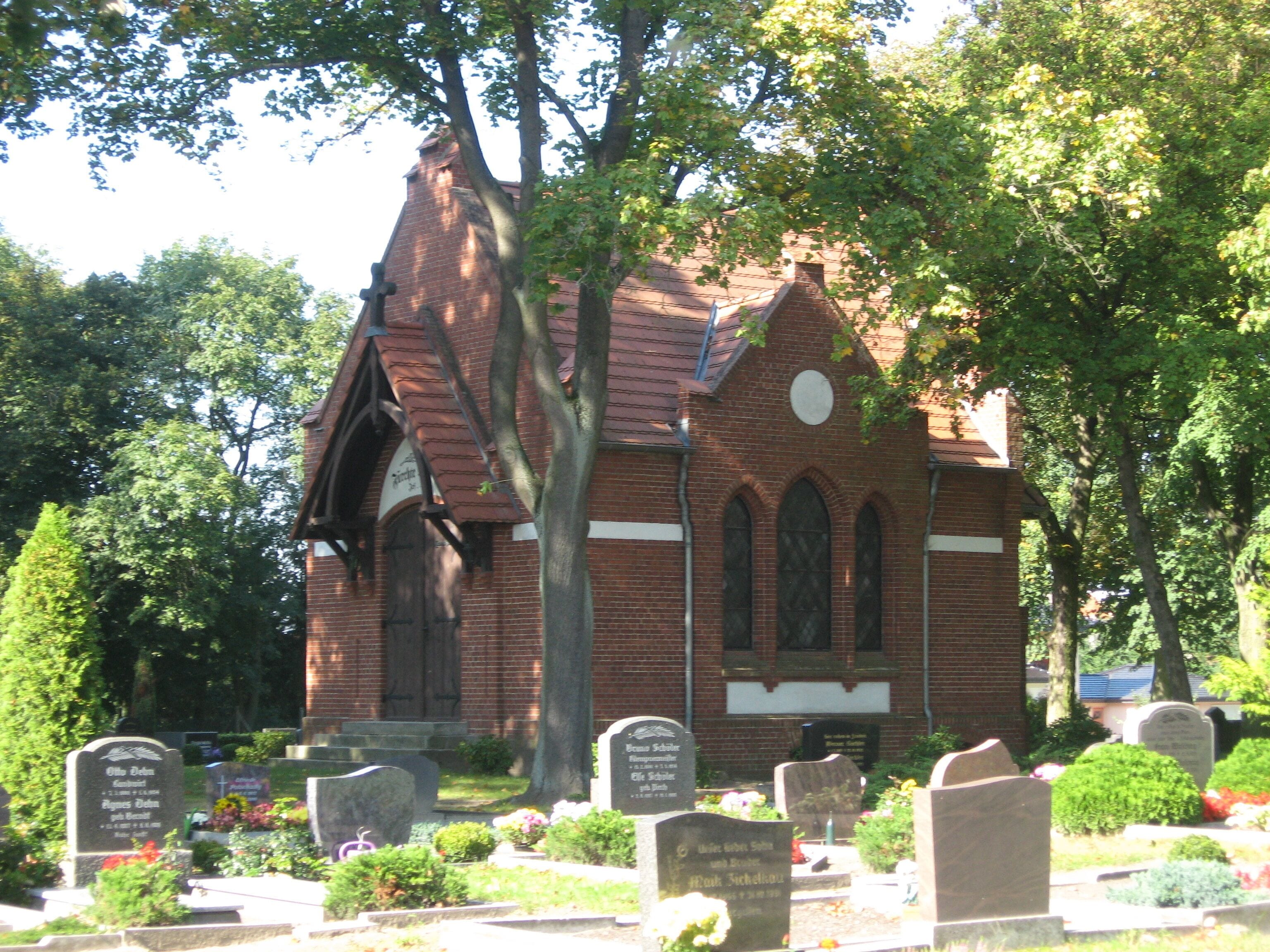 unter Denkmalschutz stehende Friedhofskapelle in Liebenwalde, Ansicht von der Hammerallee aus