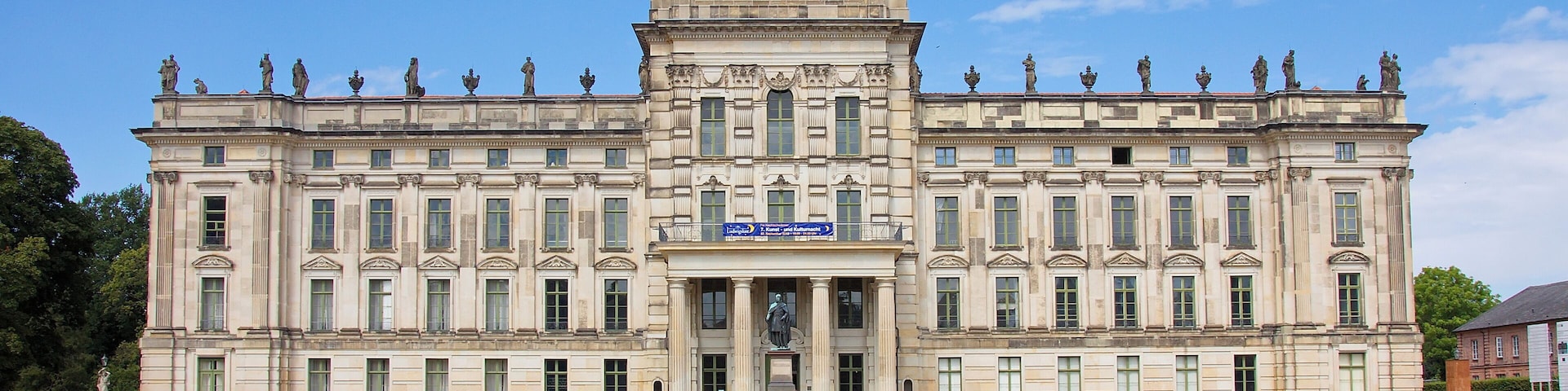 Das Baudenkmal Schloss Ludwigslust in Ludwigslust, Mecklenburg-Vorpommern, Deutschland wurde von 1772 bis 1776 errichtet