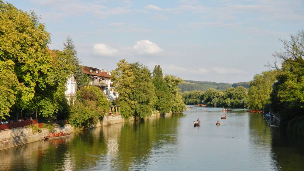 Beim 366 km langen Neckartalradweg: Blick von der Neckarbrücke Richtung Osten