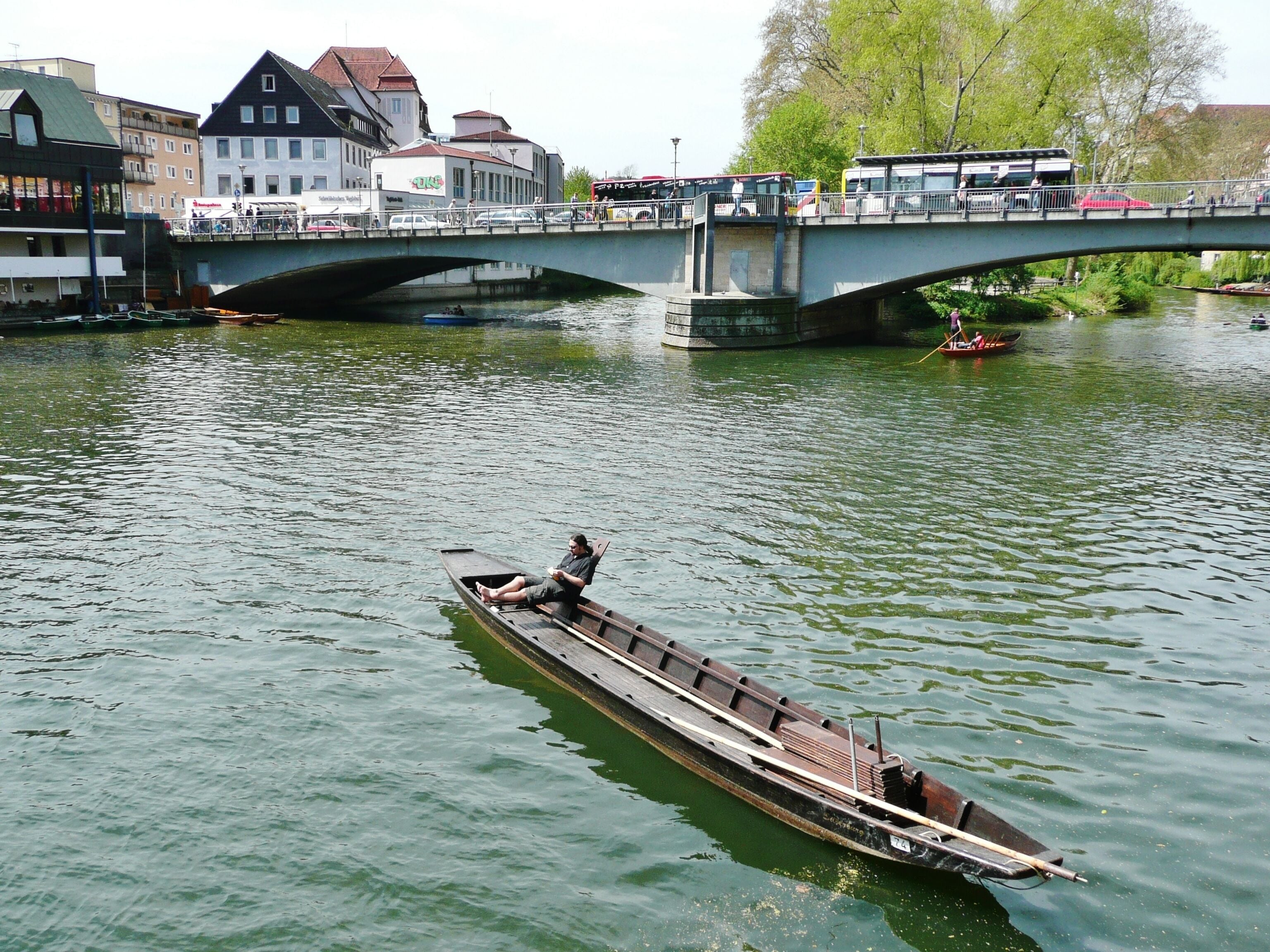 Stocherkahnfahren auf dem Neckar