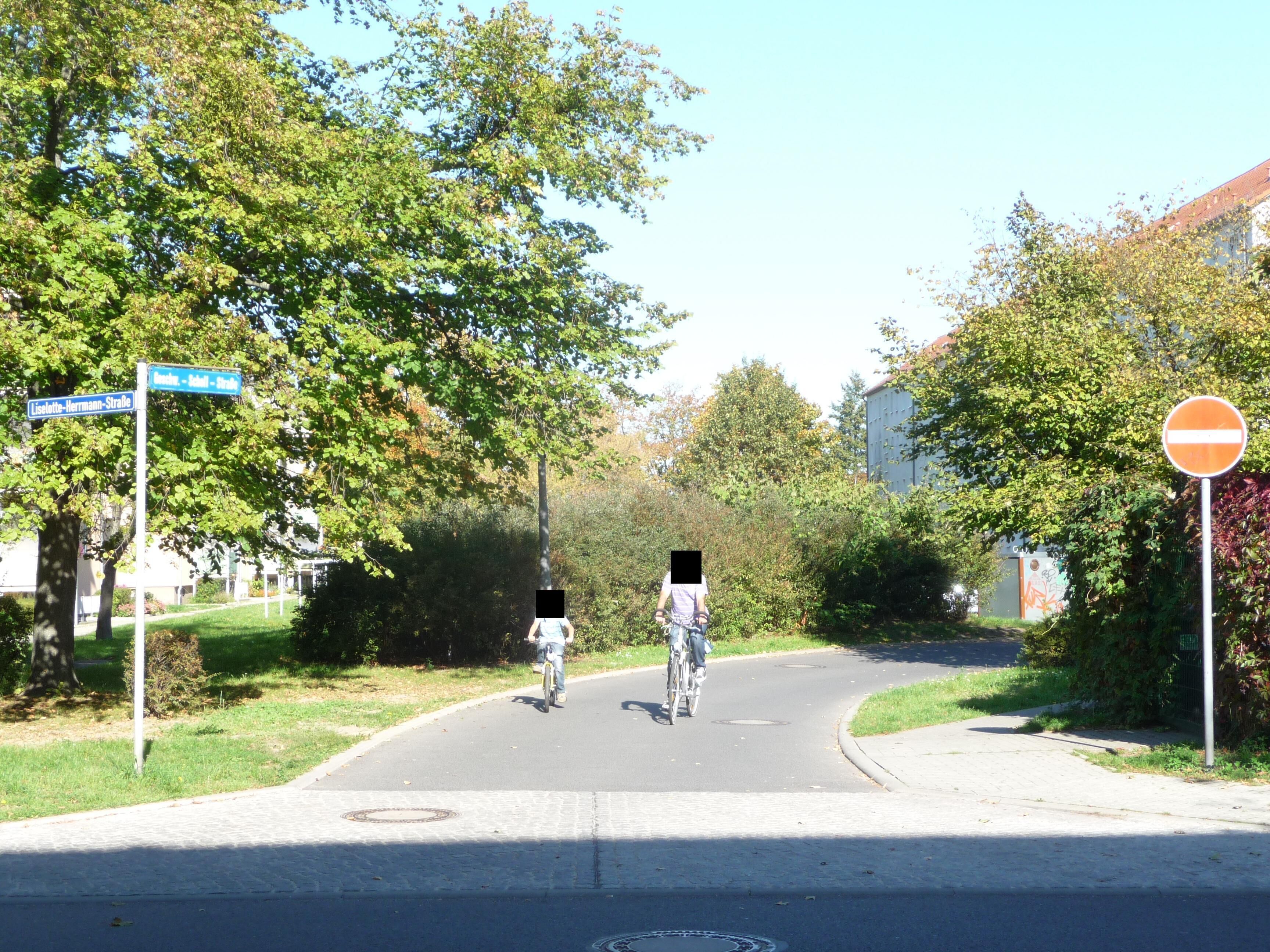 Geschwister-Scholl-Straße an der Einmündung in die Liselotte-Herrmann-Straße