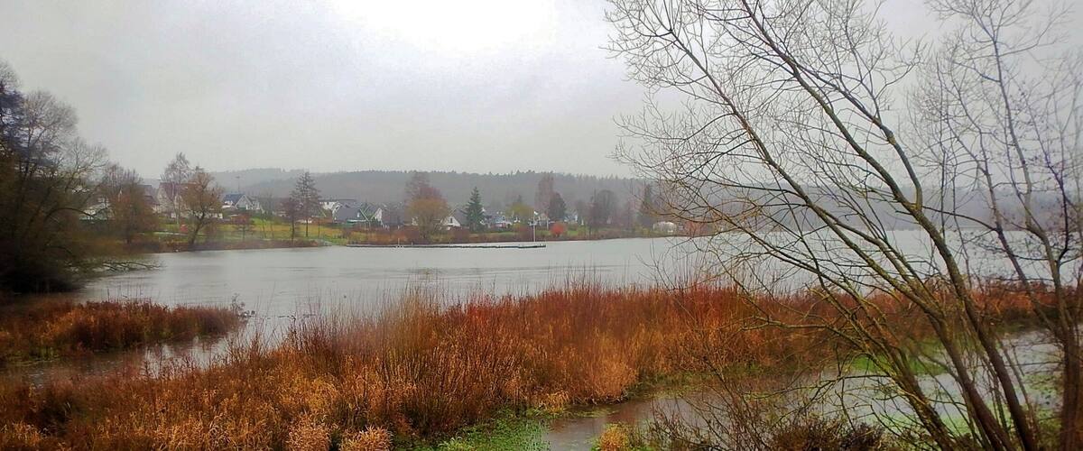 Sorpe fließt in den Sorpesee