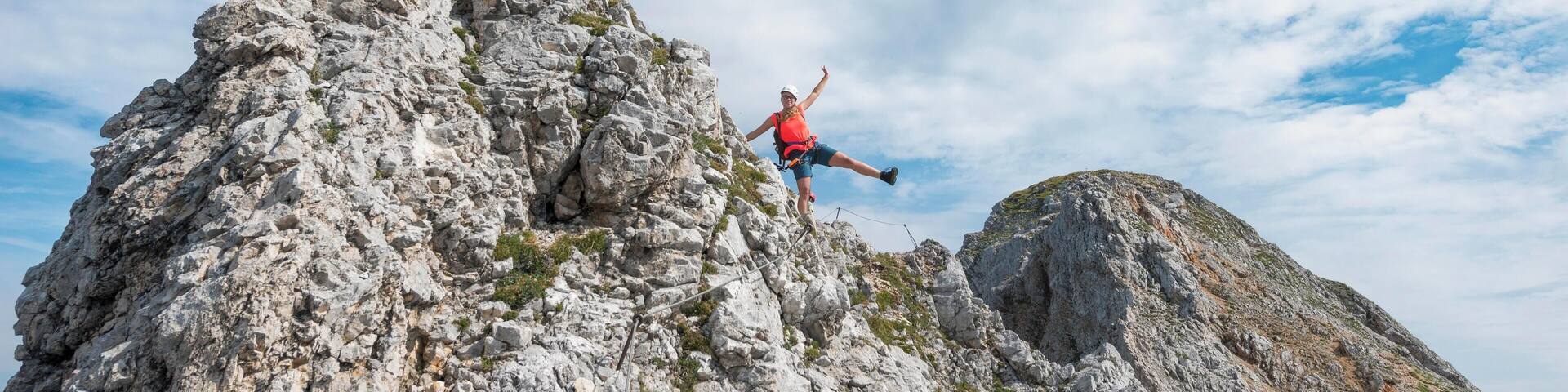 Hiker on via ferrata, hiking trail, Mittenwalder Hoehenweg, Karwendel, Mittenwald, Germany