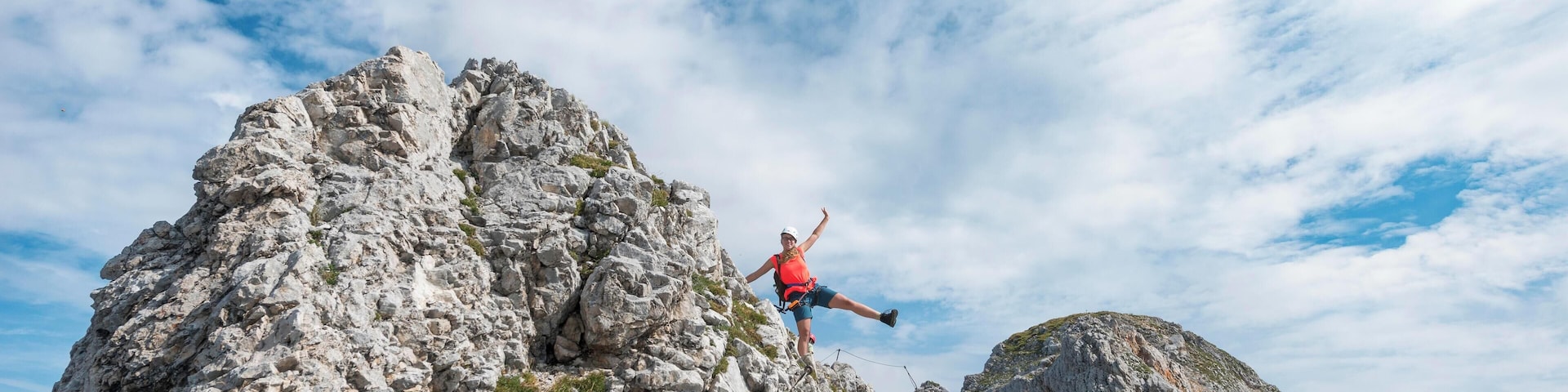 Hiker on via ferrata, hiking trail, Mittenwalder Hoehenweg, Karwendel, Mittenwald, Germany