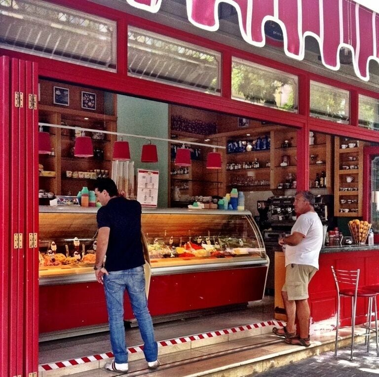Excellent ice cream worth the short walk from Ermou. Enjoy your favorite flavors at the counter, under the shade of a nearby tree or walking down the quiet lane.