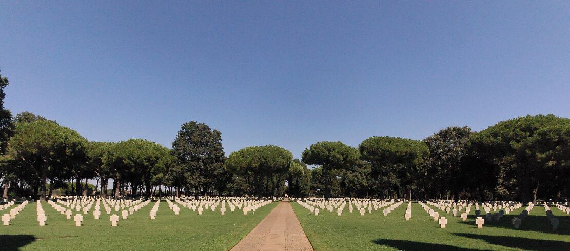 Deutscher Soldatenfriedhof Pomezia2011