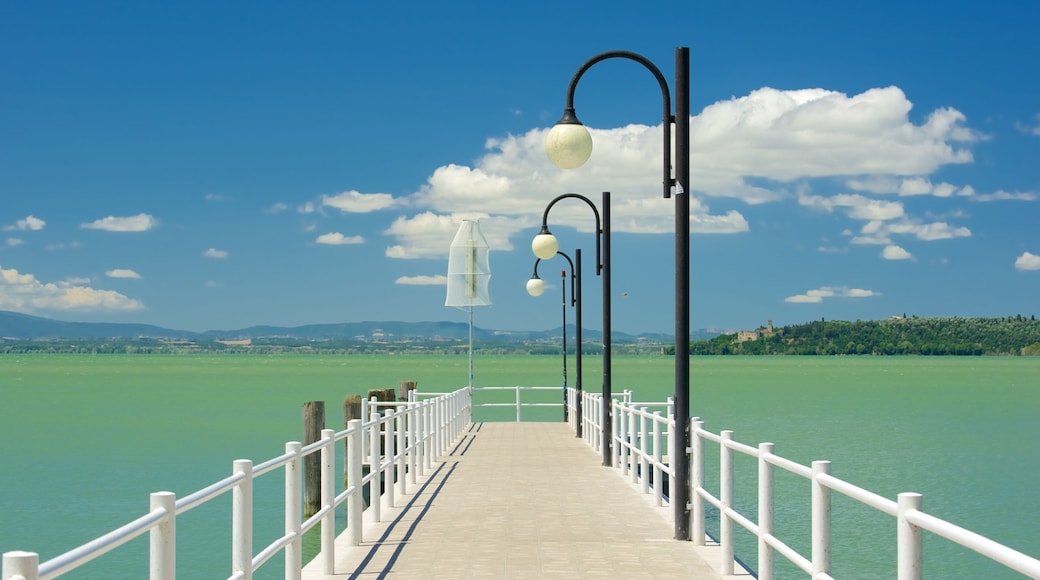 Passignano sul Trasimeno showing a coastal town and general coastal views