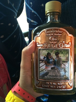Instead of a sombrero, I opted for this souvenir 👊🏻🍻 does not take much of space... the suave Mexican (honey) tequila. With alcohol and honey it can be stored for a loooong time 😜