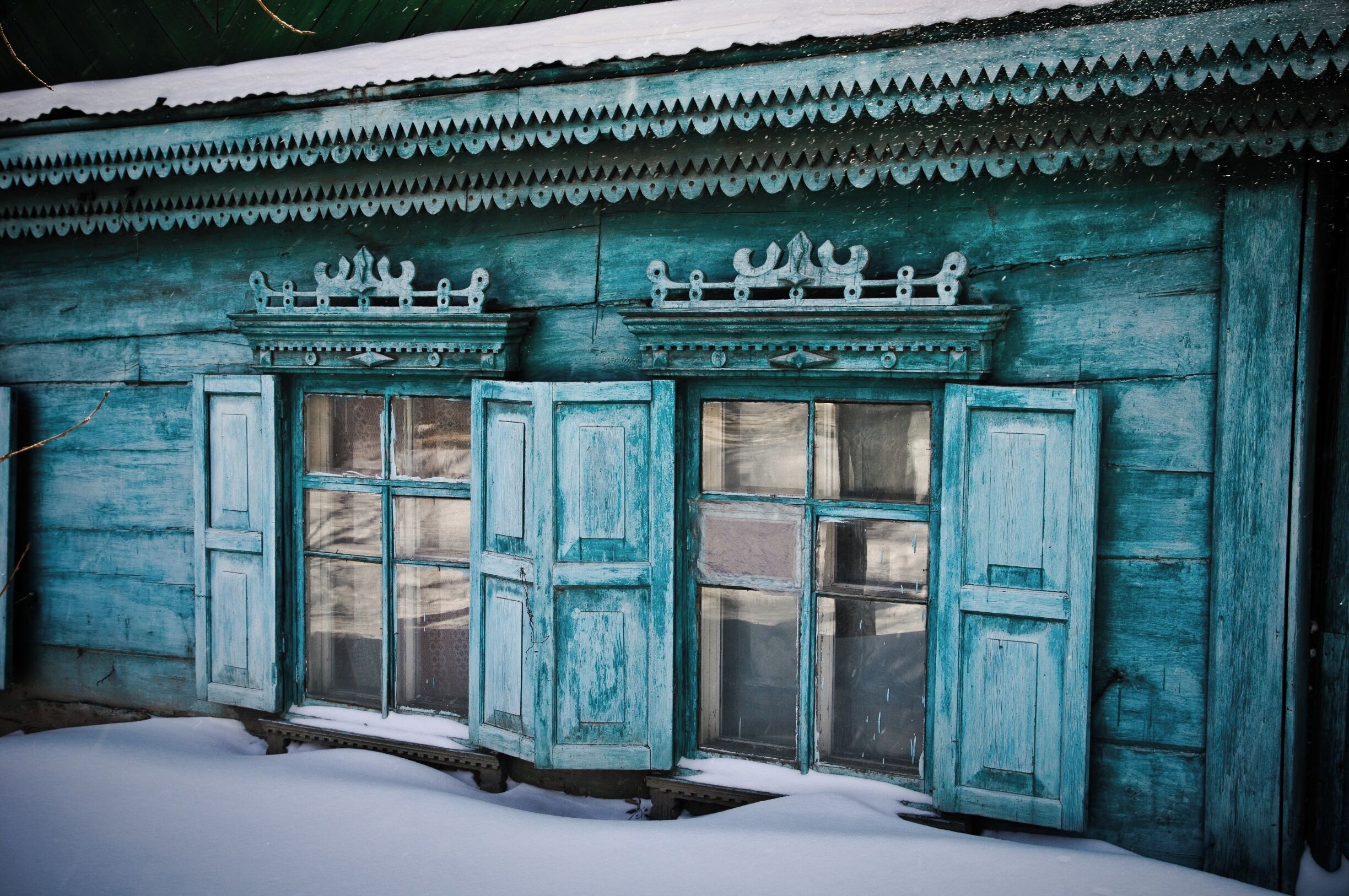 I just love how worn the building has become.