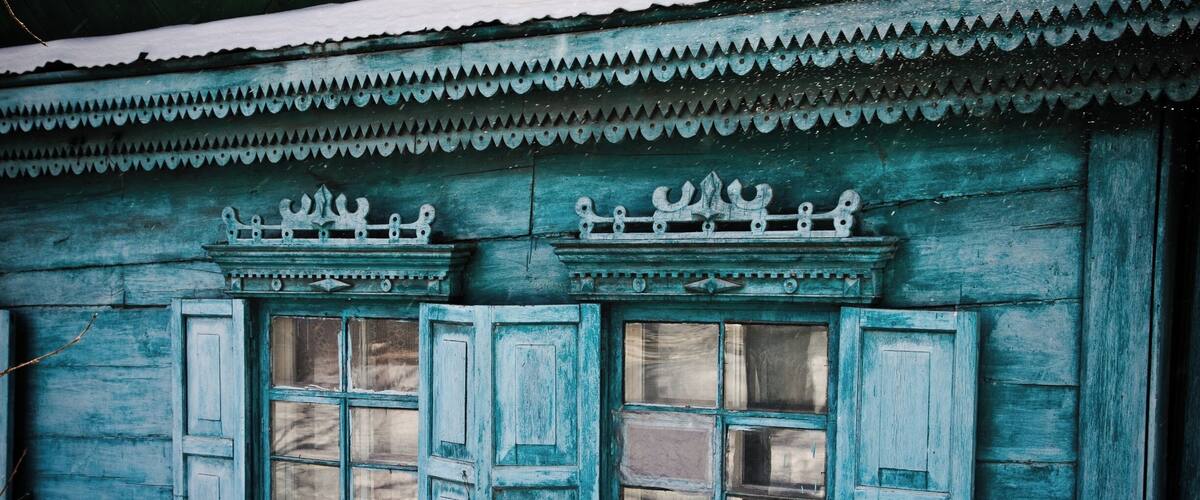 I just love how worn the building has become.