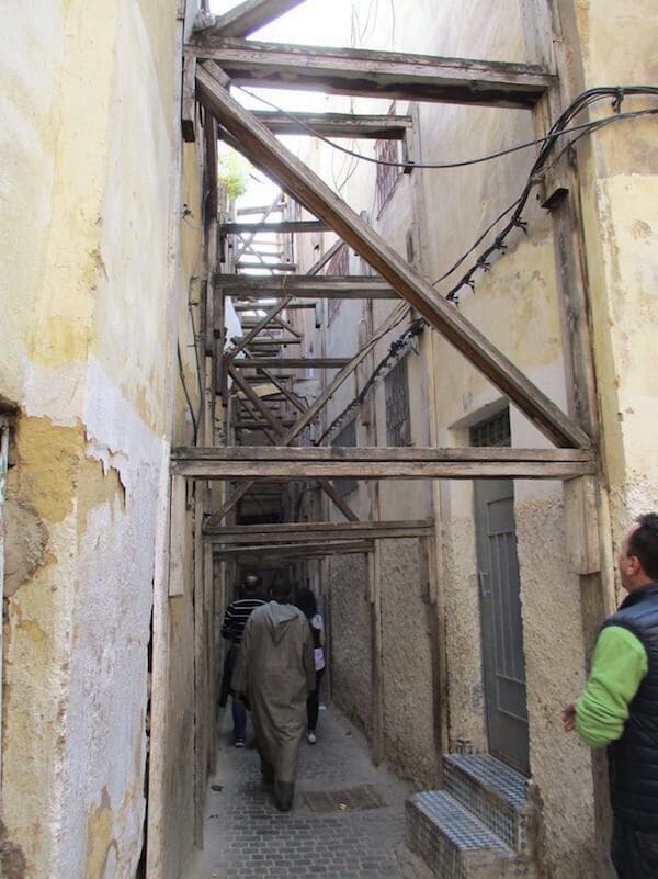 The alley leading to the Tannery Quarter in the souk. The crossbeams are a retrofit against earthquake, "to prevent the walls from toppling like dominos" our guide said.

https://davenotravels.blog