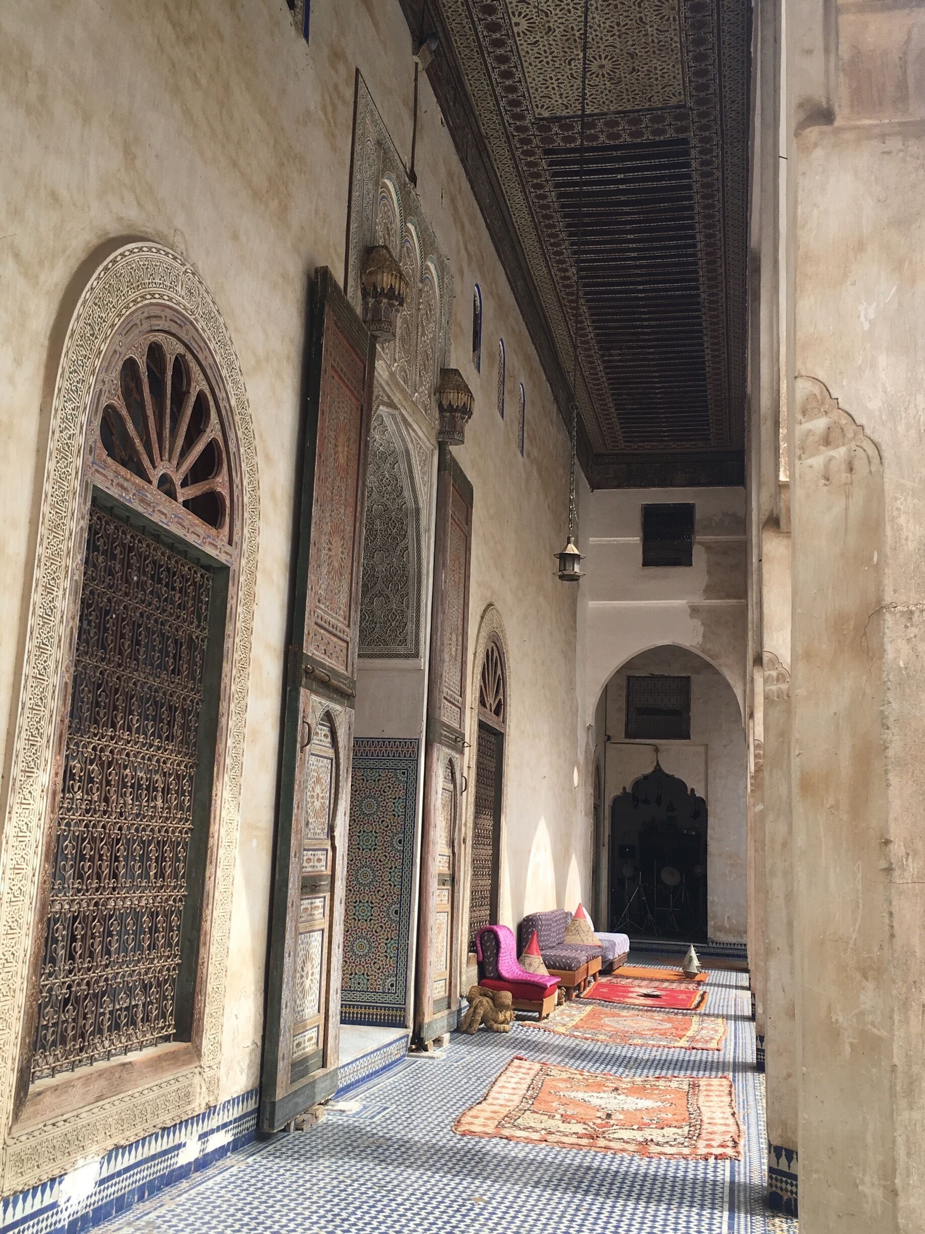 The fading colour of the doors and walls gives you a glimpse of how life used to be. 🚪🖼