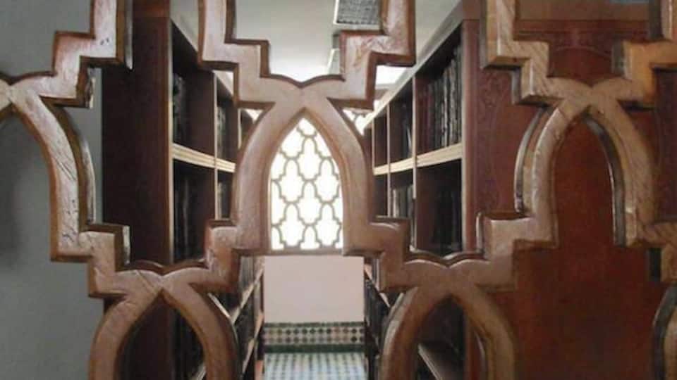 This beautiful wooden fretwork separates the reading room from the book stacks, which we did not have access to. You might notice that the design mirrors the fretwork on the outside of the Hassan II Mosque in Casablanca.
https://davenotravels.blog