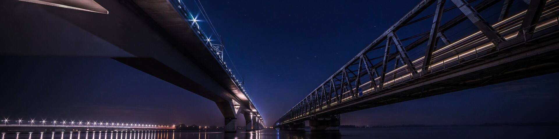 One of my favorite shots of 2017. Hard to find this place between the two Moerdijk railway bridges. Go exactly to the pin i set, go through the fence and walk beside the bridge through the meadow to the water and voilá
JUST FOLLOW THE PIN TO GET THERE 📌
⬇️⬇️ Make my day and follow me also at: ⬇️⬇️
https://www.instagram.com/denniskuh1896/
https://www.facebook.com/dennisdondersphotography/
https://500px.com/dennisdonders
www.flickr.com/photos/denniskuh1896