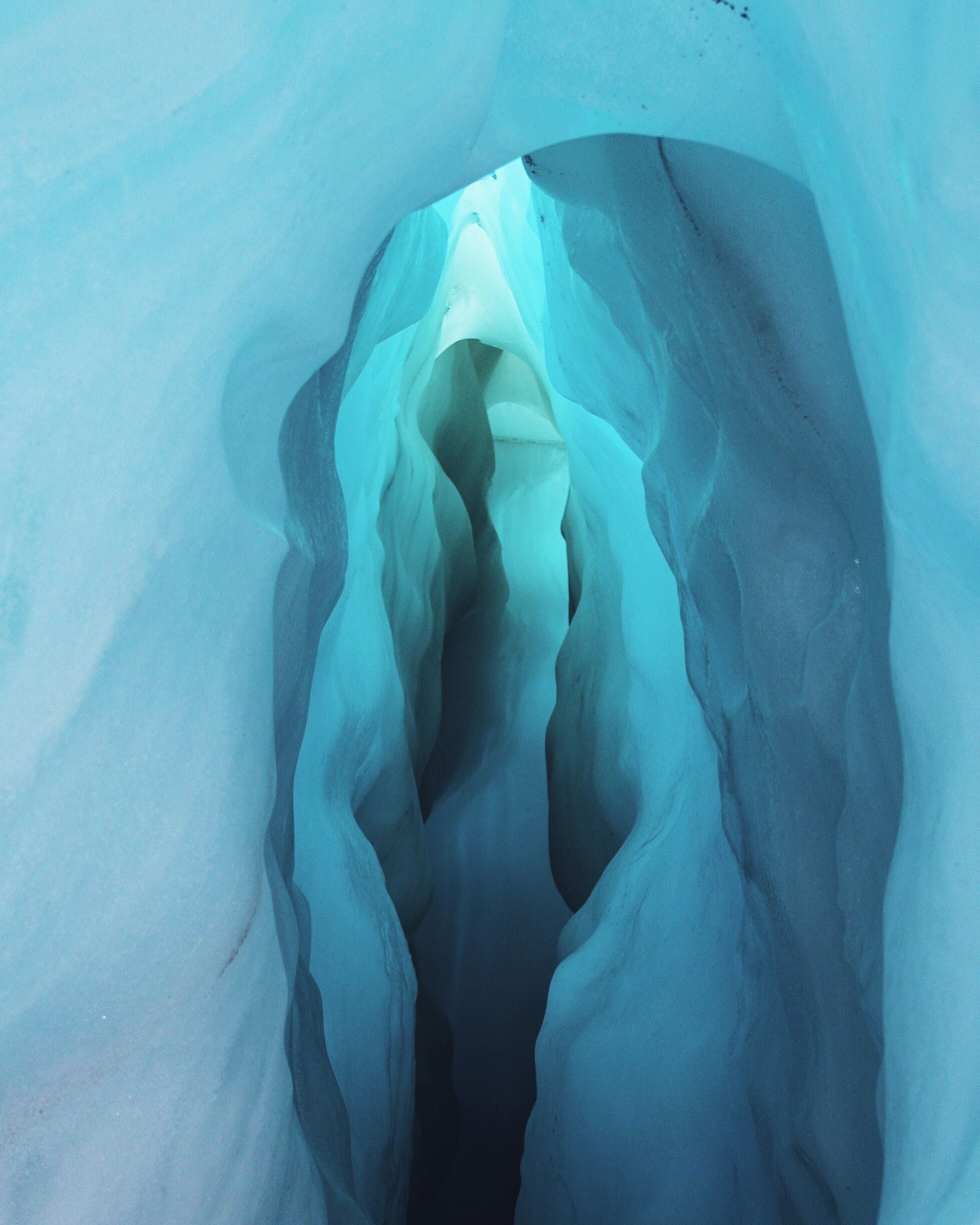 Exploring ice caves on the Fox Glacier #adventure 