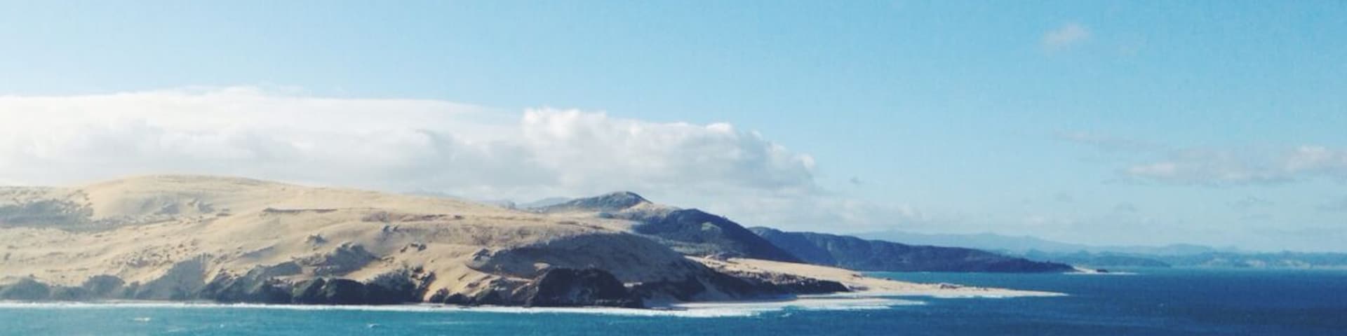 Drive up to the viewpoint in Omapere and be treated with amazing views of the sand dunes and the ocean.
