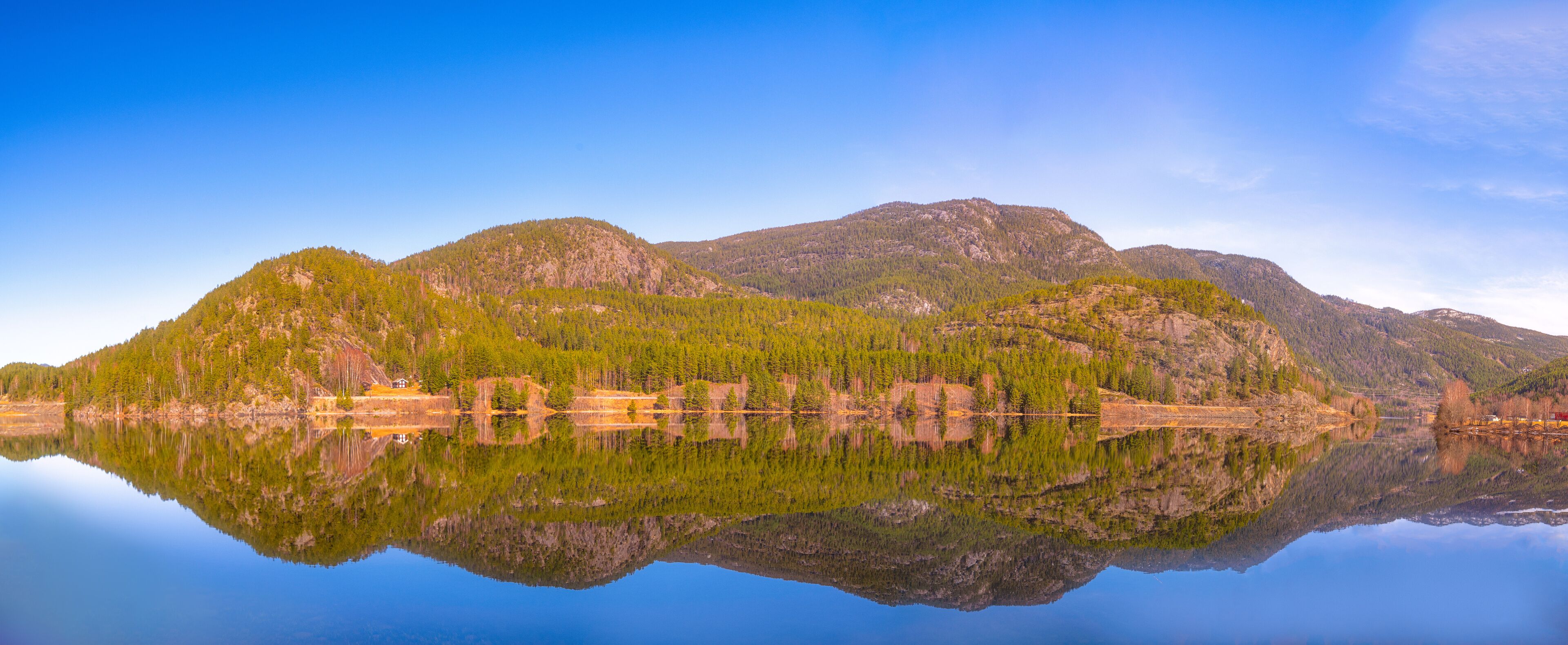Hallingdalselva River near the village of Bromma in Norway
