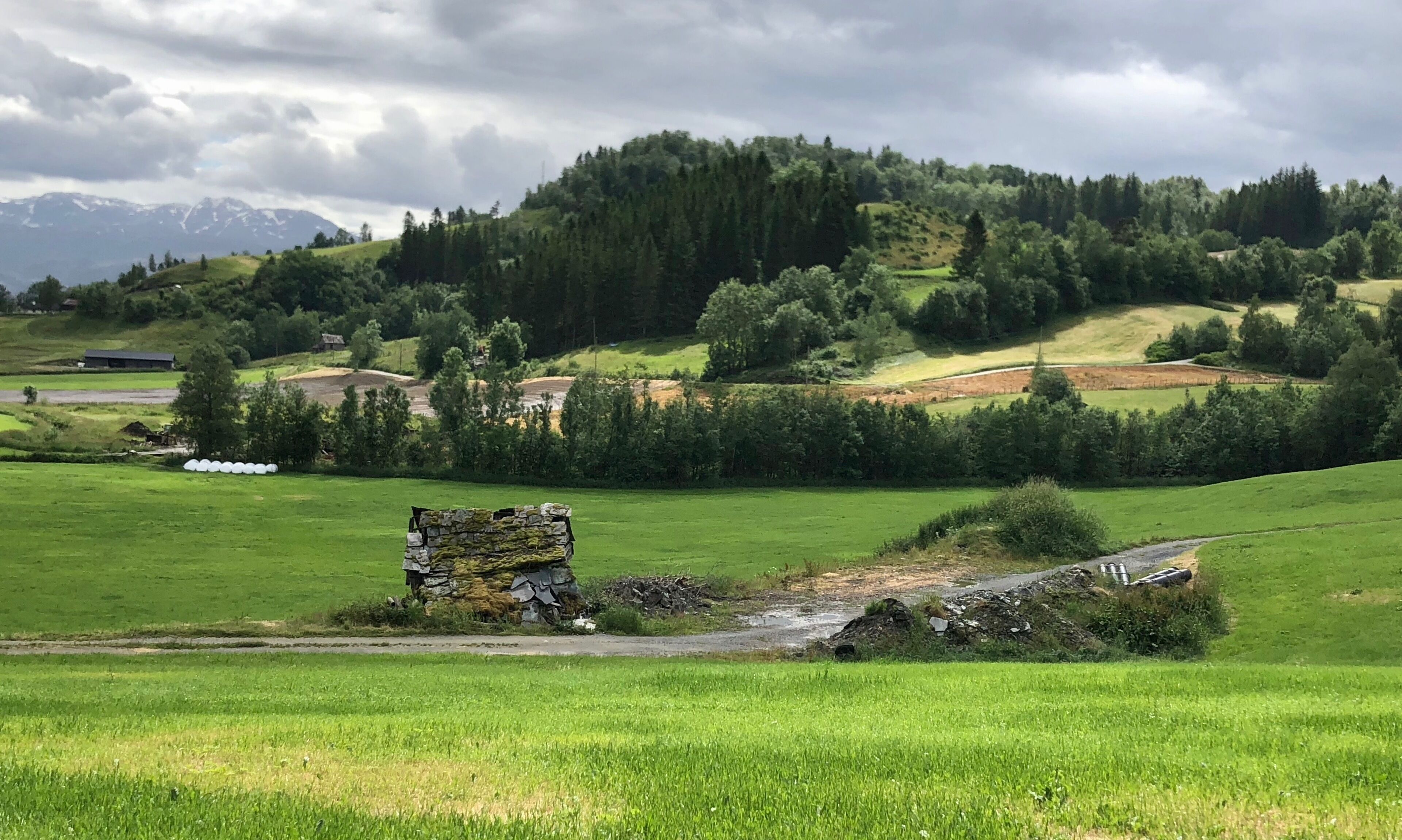 Abandoned barn ear Oystese, Norway.

#Nature