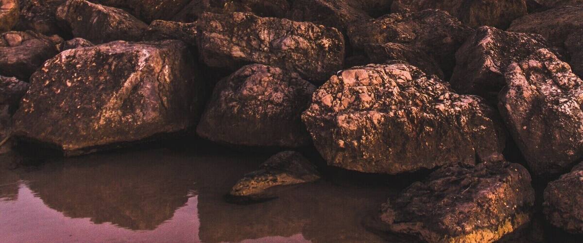 Especially love this photo becasue you can see the transition in colours in the sky and also loved how clear the reflection of the moon wasi n the water. #Barcelona #Beach #Moon #Colourful