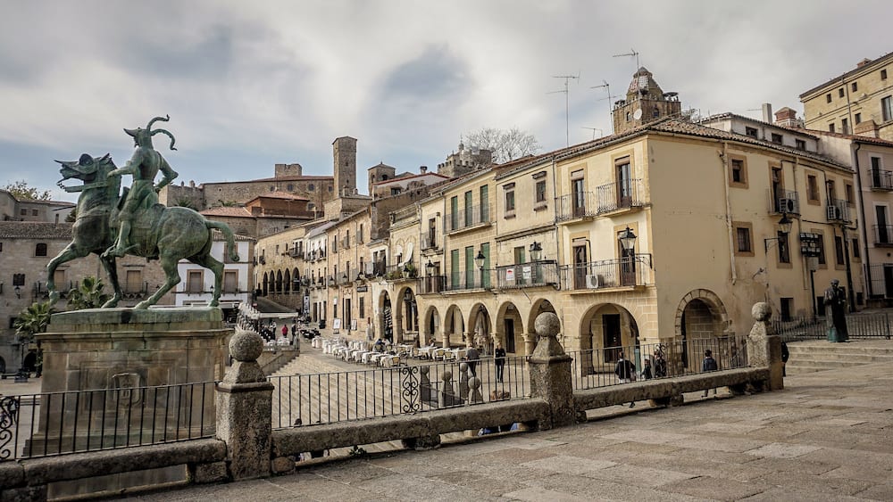 Trujillo is a beautiful medieval city in Spain with an importan #History that contributed to the way America's history developed. It was the cradle of the conquerors such as Francisco Pizarro, depicted in the statue.