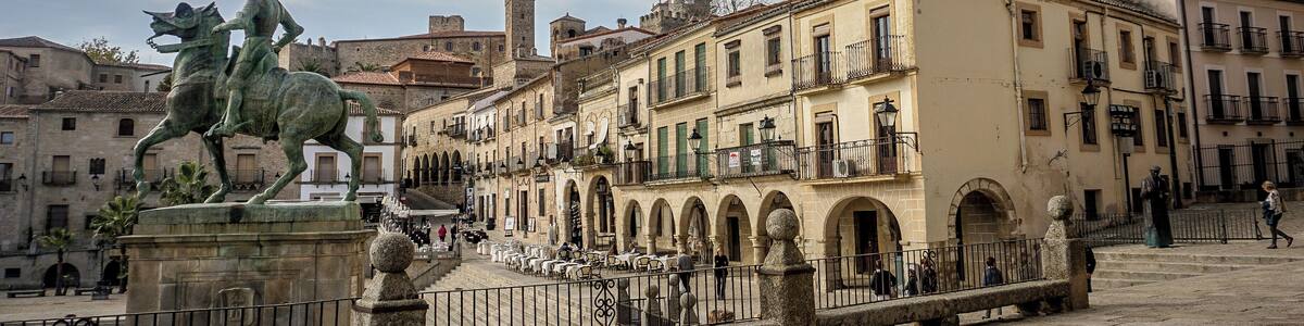 Trujillo is a beautiful medieval city in Spain with an importan #History that contributed to the way America's history developed. It was the cradle of the conquerors such as Francisco Pizarro, depicted in the statue.