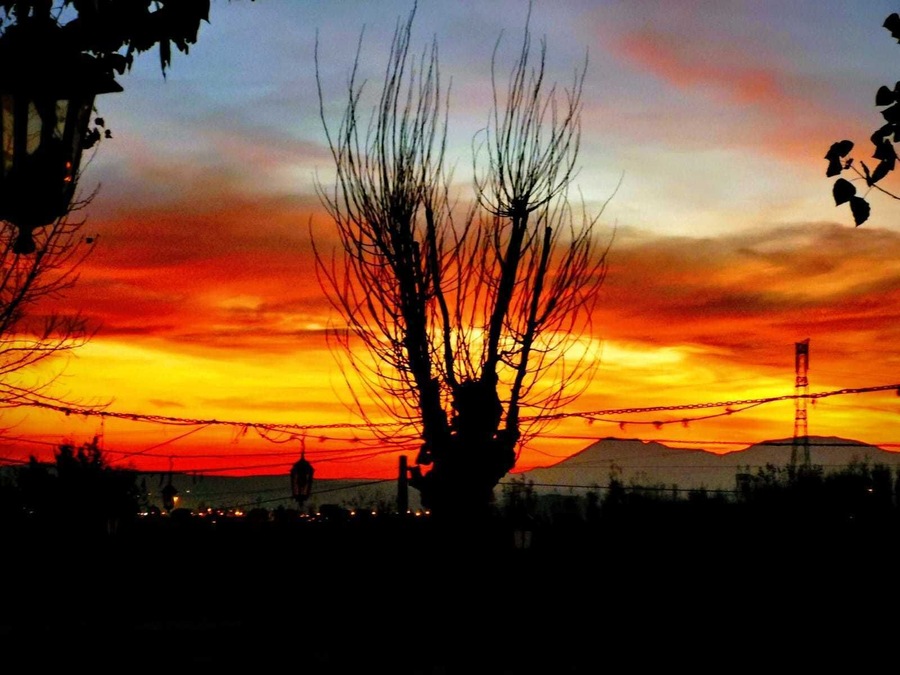 Spanish Sunset. This is Real. We can see this amazing sky many times during the year from a high point at the outskirts of Madrid. This is taken from the mountain village named Alpedrete, very close to the ski tracks of Navacerrada. #lifeatexpedia #spainisdifferent #light #awesomesky #spanishflag #redyellowred