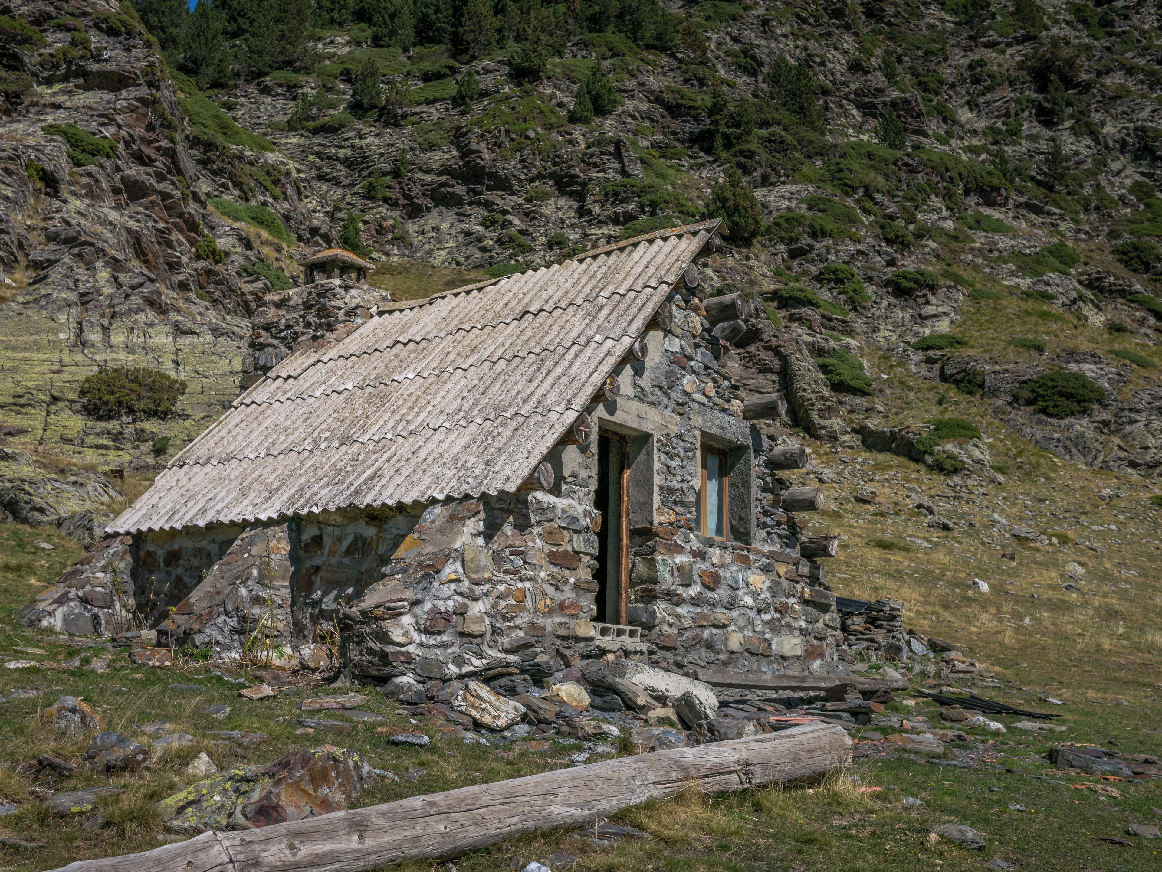 Trigoniero mountain shelter. Bielsa, Sobrarbe, Huesca, Aragon, Spain