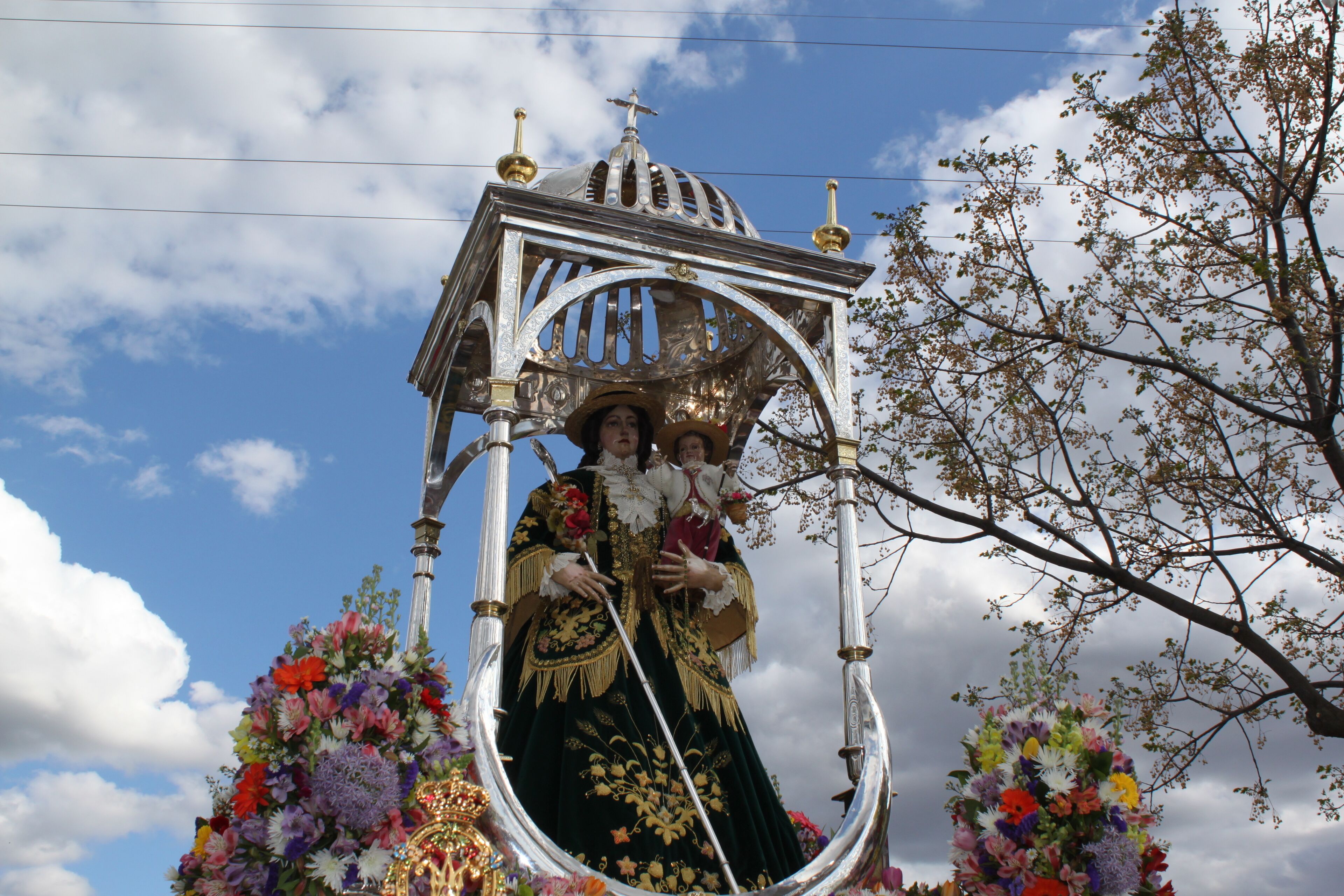 Our Lady of Araceli, of Lucena (Spain), at the romería de bajada (downward pilgrimage), by the era del Santo, approaching Lucena. 450th anniversary of her coming to Lucena from Rome.
