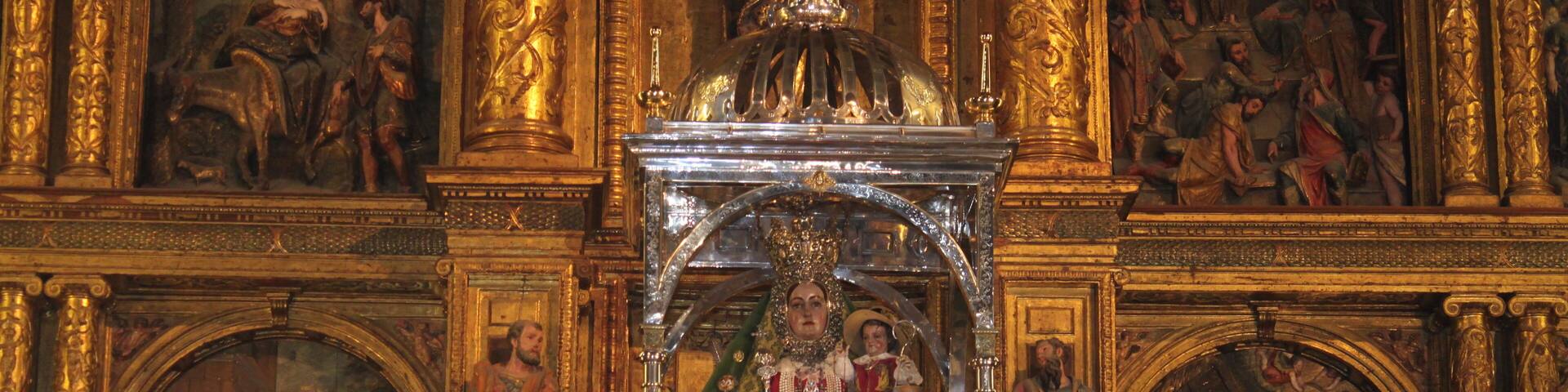 Our Lady of Araceli, of Lucena (Spain), at the presbitery of San Mateo church, about to start the romerĂa de subida (upward pilgrimage), for her sanctuary. 450th anniversary of her coming to Lucena from Rome.