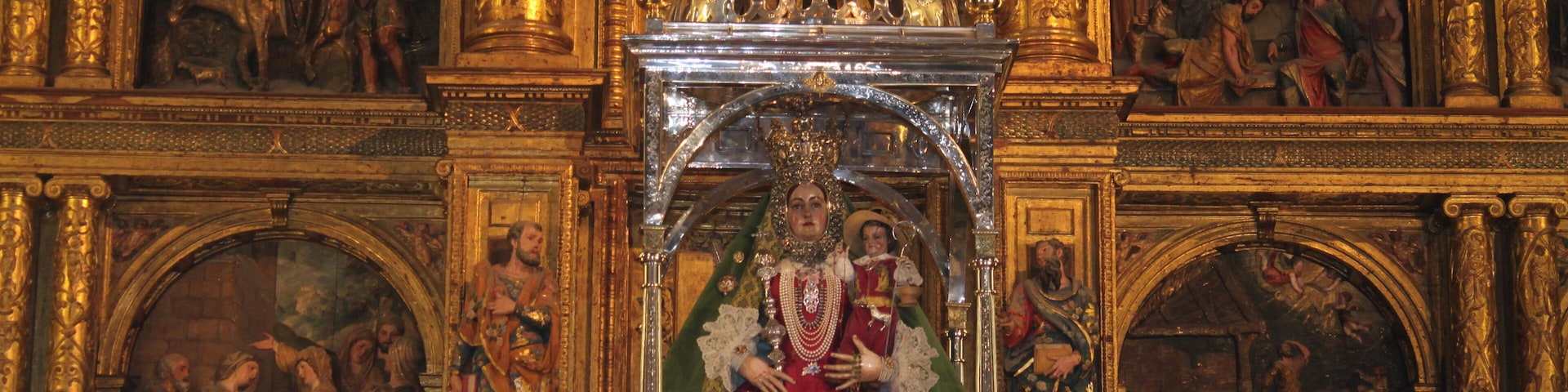 Our Lady of Araceli, of Lucena (Spain), at the presbitery of San Mateo church, about to start the romería de subida (upward pilgrimage), for her sanctuary. 450th anniversary of her coming to Lucena from Rome.