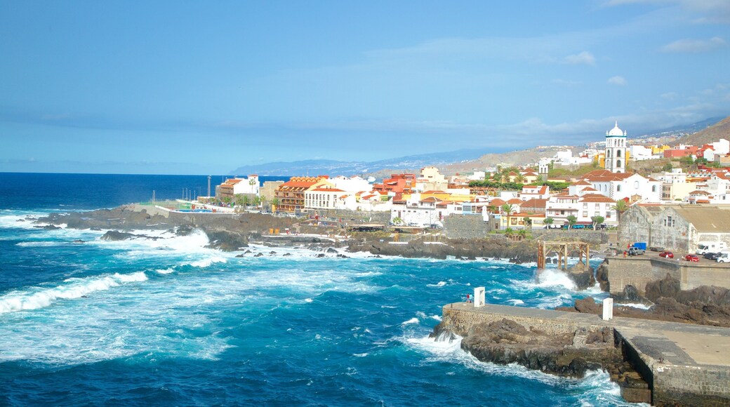 Garachico og byder på surfing, barsk kystlinje og en kystby